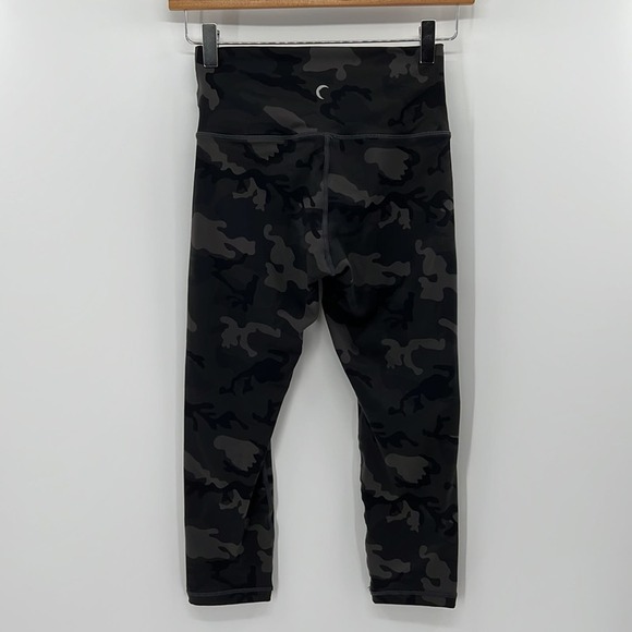 Zyia Active Utility Hi-Rise 7/8 Camo Leggings - Green Camo - 2 - Picture 3 of 8
